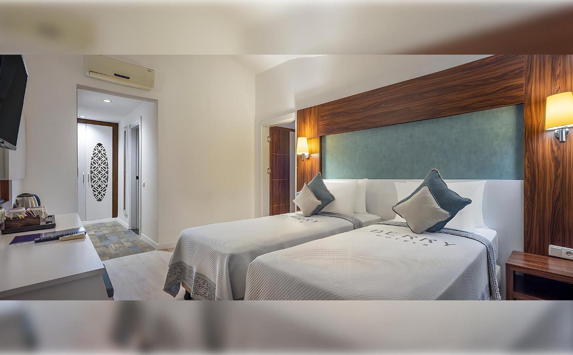 Berry Blue Hotels Side Ngoại thất bức ảnh